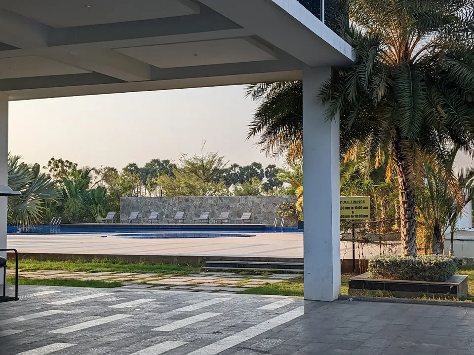 Golden Sands arrival courtyard