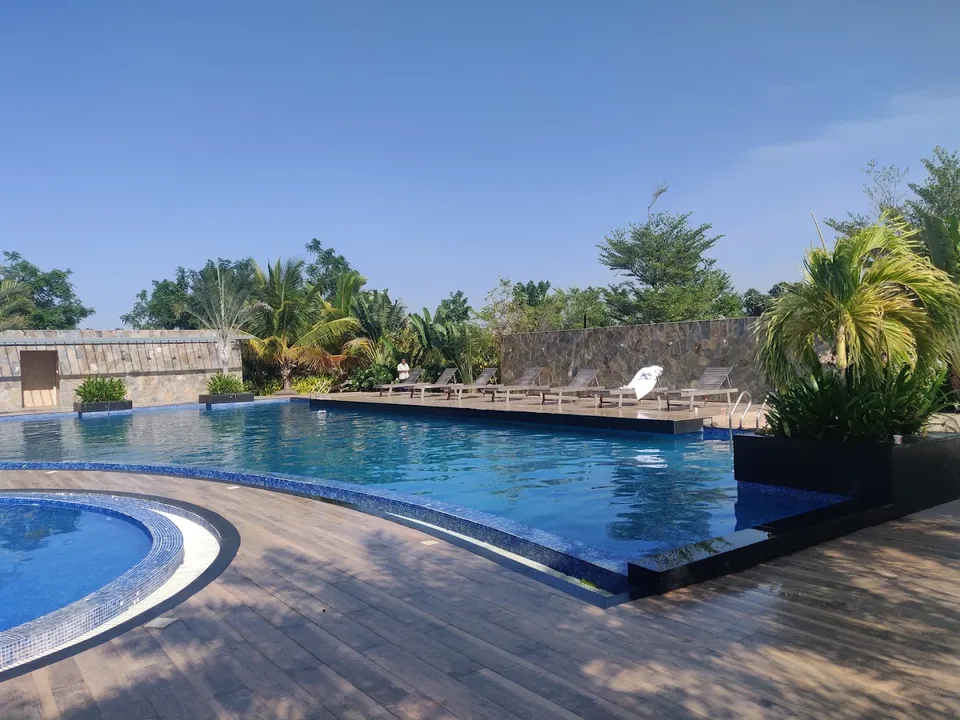 Infinity pool at Golden Sands